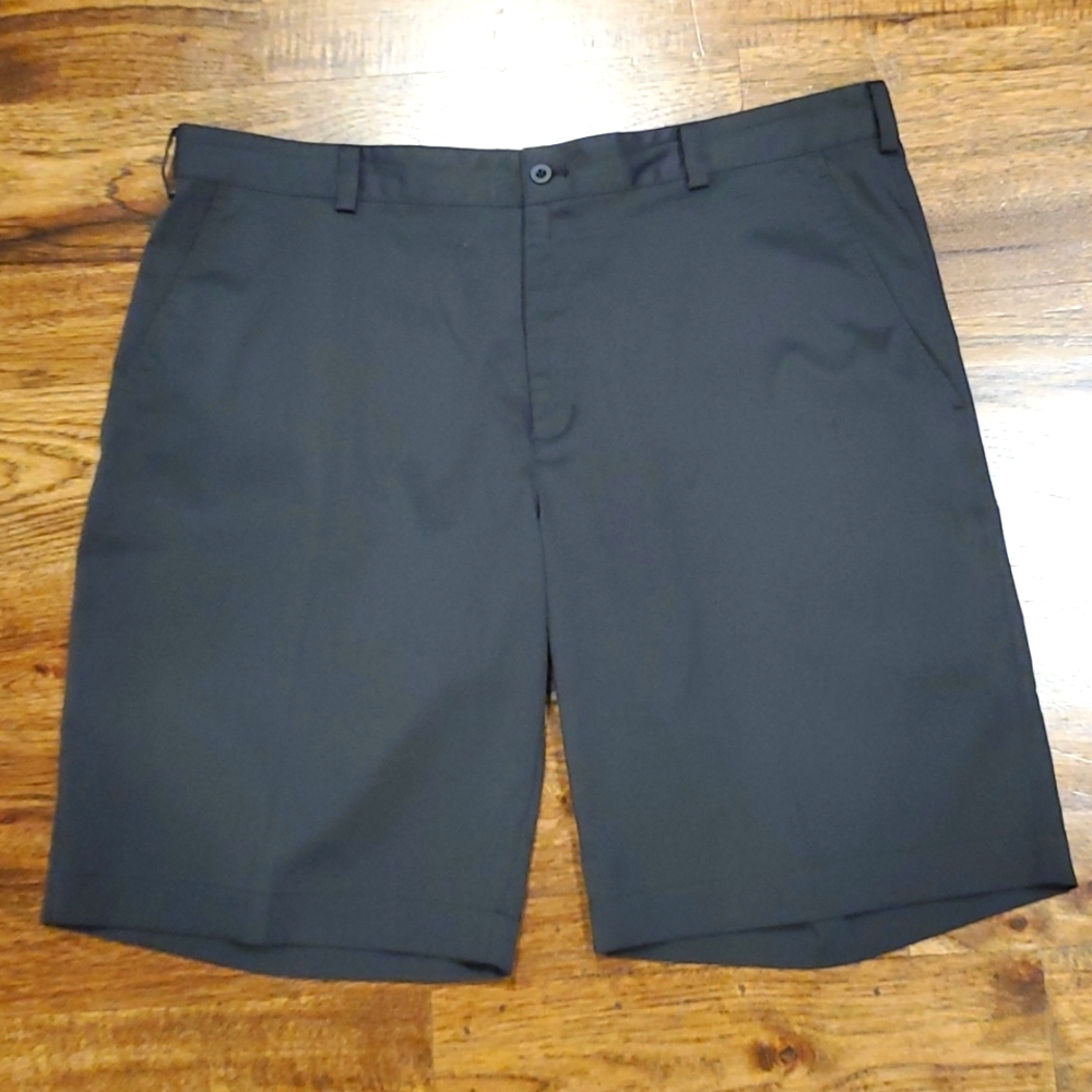 Mens Nike Golf black flat front chino shorts size 38